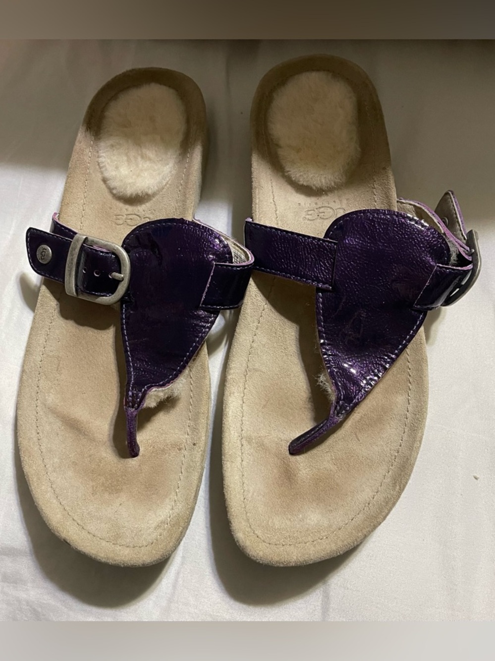Womens UGG Gypsy Flip Flops Purple Patent Leather Sheepskin Thong Sandals 11